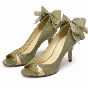 Stella McCartney Green Heels with Peep-Toe Design and Elegant Bow